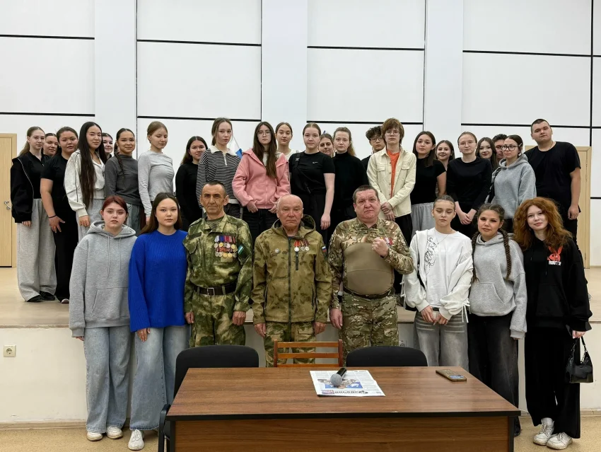 Союз ветеранов СВО г. Стерлитамака и центр «ЗОВ» организовали патриотическую встречу в колледже культуры