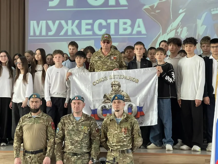 О чести, долге и стойкости: ветераны СВО и "Десантное братство" провели Урок мужества в школе №11 Стерлитамака